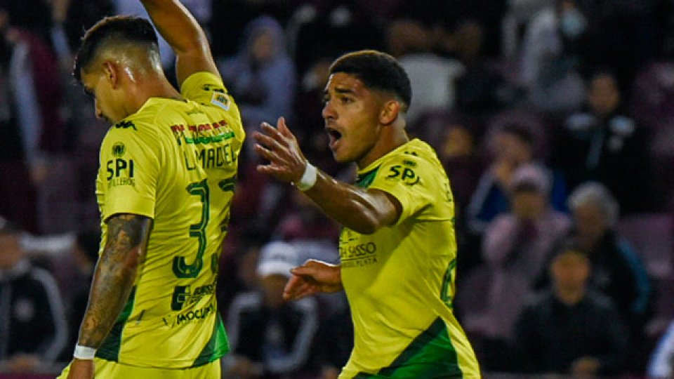 Aldosivi se lo dio vuelta a Lanús y sigue sumando en la Copa de la Liga.