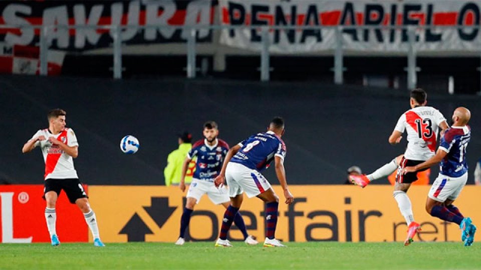 River venció con autoridad a Fortaleza y es líder de su grupo.