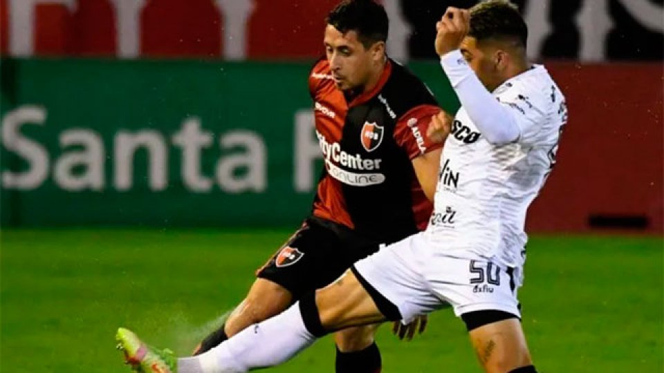 En Rosario, Patronato perdió ante Newells Old Boys por la Copa de la Liga.