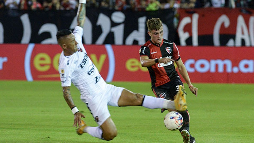 En Rosario, Patronato perdió ante Newells Old Boys por la Copa de la Liga.