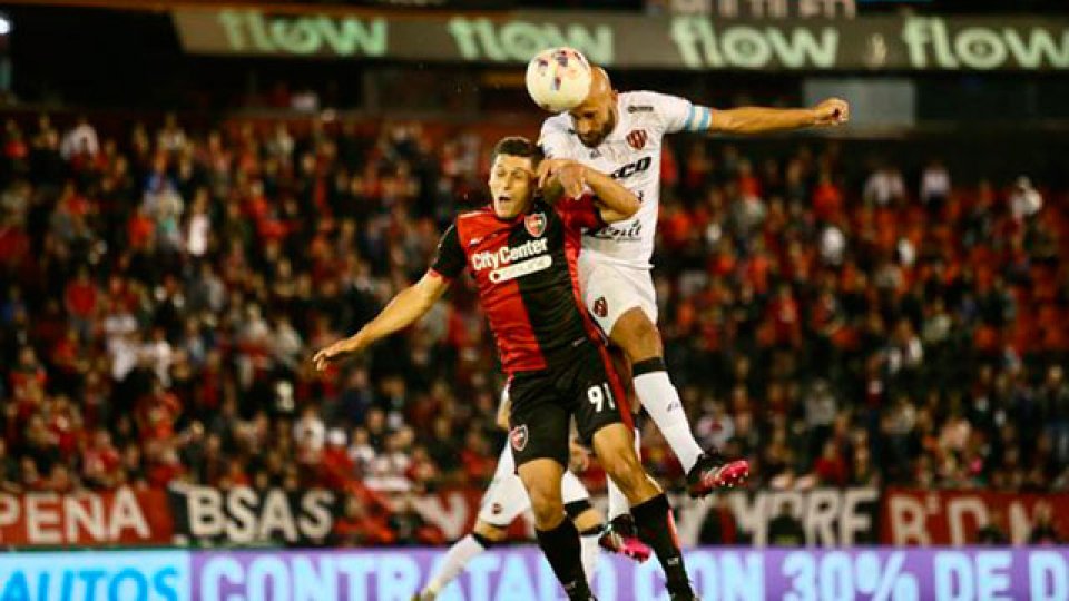 En Rosario, Patronato perdió ante Newells Old Boys por la Copa de la Liga.