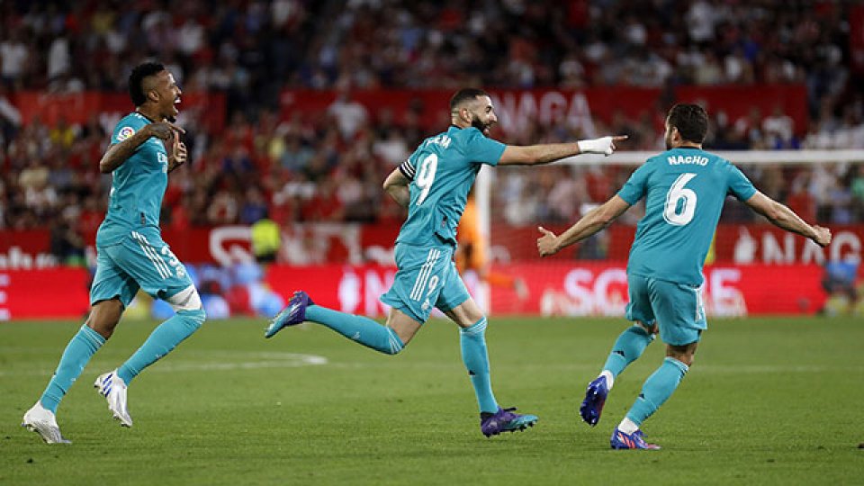 Real Madrid se repuso y venció al Sevilla sobre el final del partido.