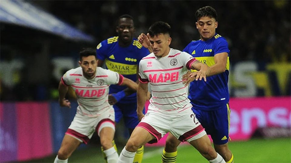 Con protagonismo del VAR, Boca empató con Lanús en la Bombonera.