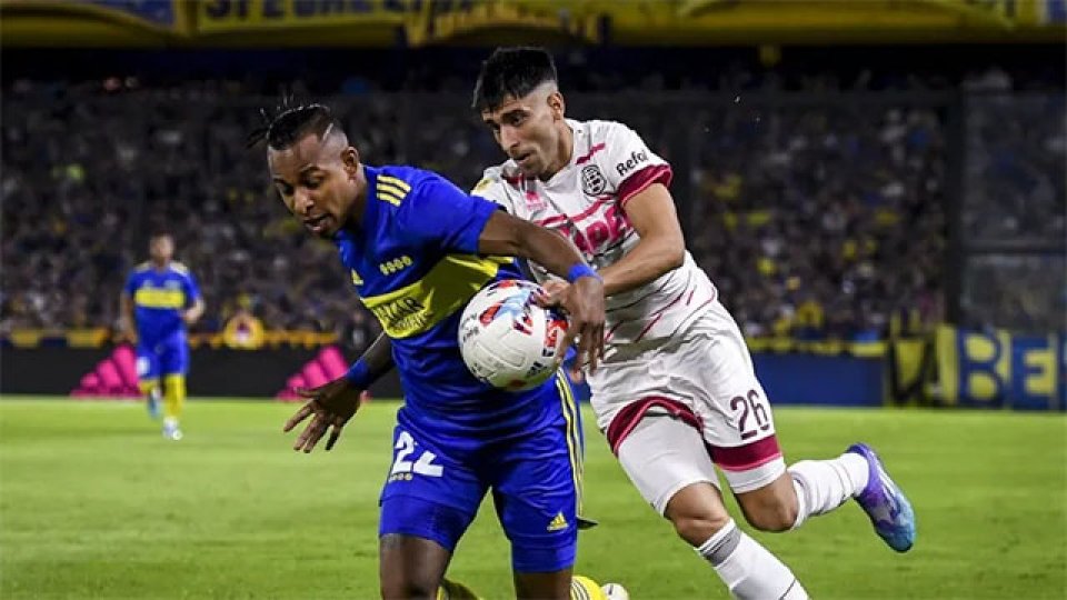 Con protagonismo del VAR, Boca empató con Lanús en la Bombonera.