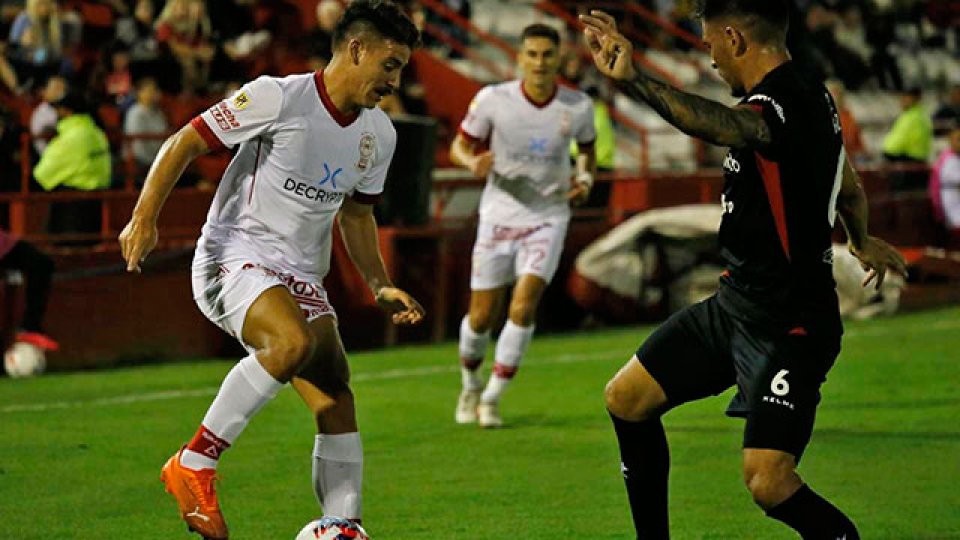 Con otra gran polémica del VAR, Colón empató en su visita a Huracán.