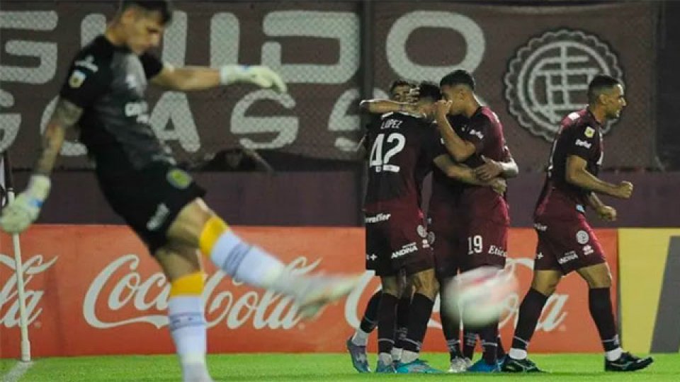 Lanús confirmó su levantada y dejó a Central en el último lugar de la tabla.