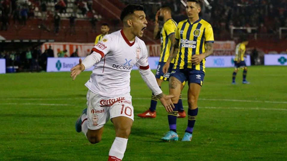 Con dos goles de penal, Huracán le ganó 2-1 a Rosario Central.