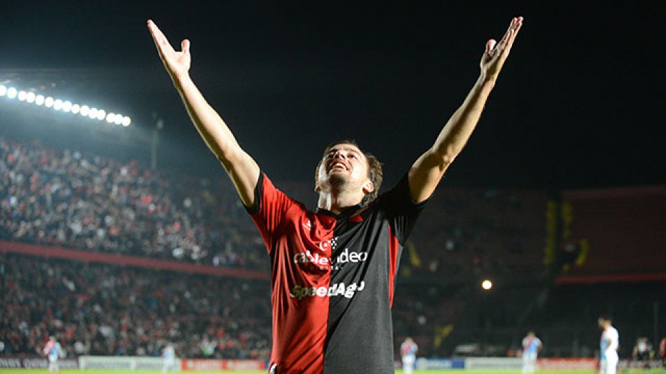 Colón le ganó a Cerro Porteño en Santa Fe y es líder de su grupo.