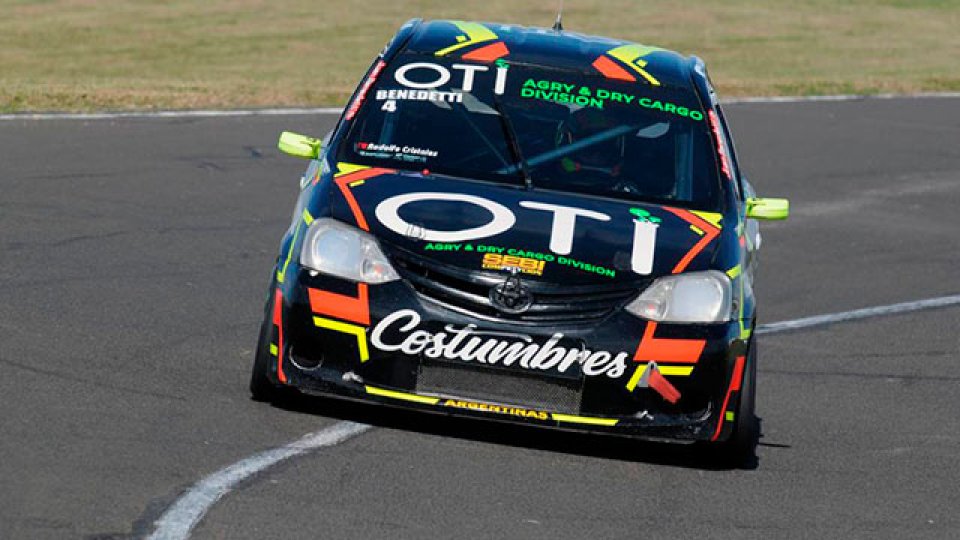 El Turismo Pista comenzó la actividad en el autódromo de Paraná. El Turismo Pista comenzó la actividad en el autódromo de Paraná.