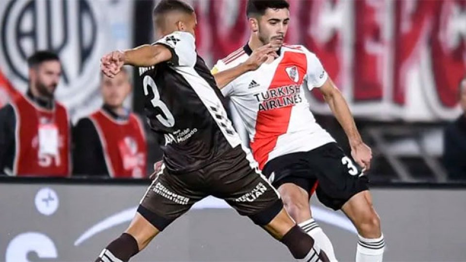 River derrotó a Platense gracias a un penal polémico.