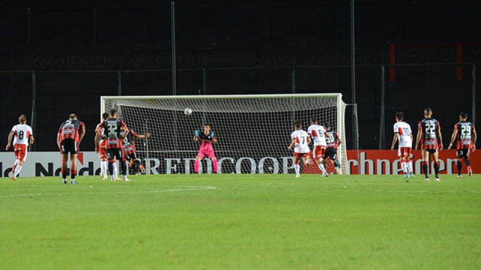 Gudiño erró un penal en Patronato por la Copa Argentina.
