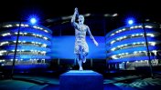 Agüero fue homenajeado con una espectacular estatua en el estadio del Manchester City