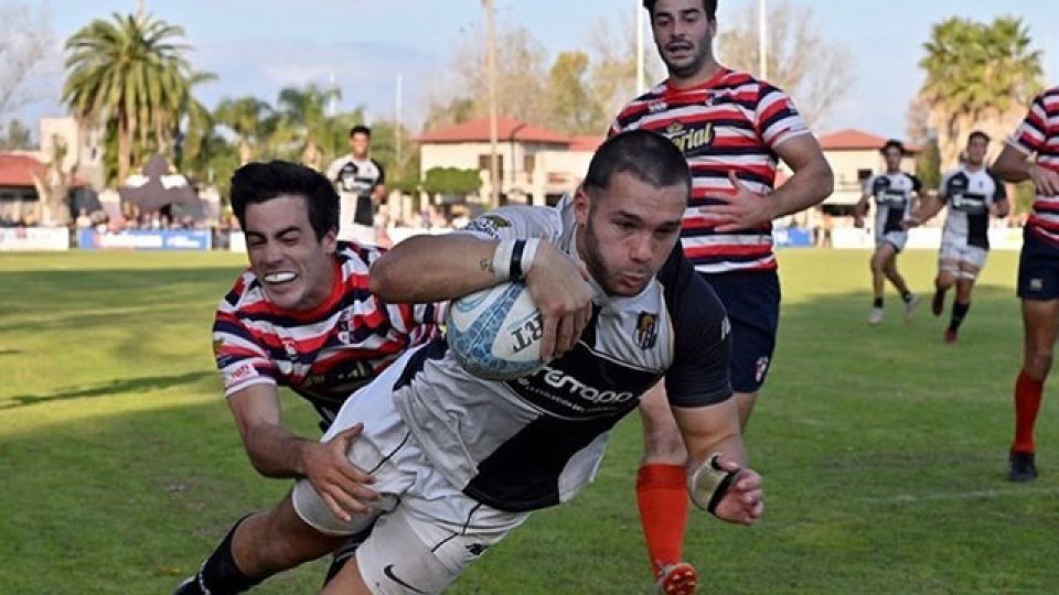 Estudiantes cerró líder la primera rueda del Torneo Regional del Litoral.