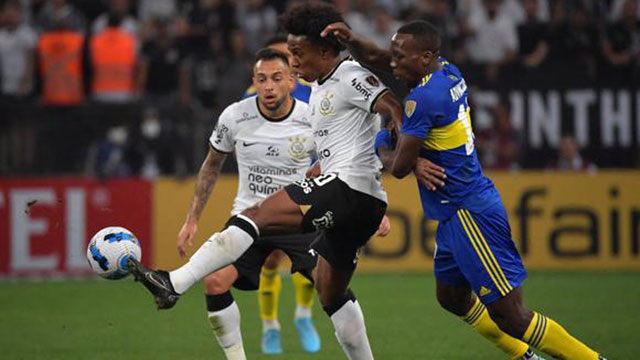 Boca recibe Corinthians y va por el primer lugar de su grupo.