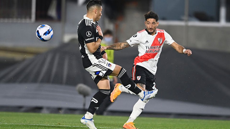 River goleó a Colo Colo y está en los octavos.