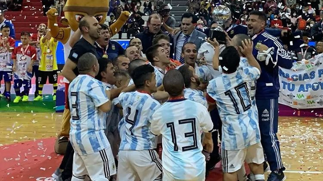 La Selección Argentina de Talla Baja campeona de la Copa América de Perú.