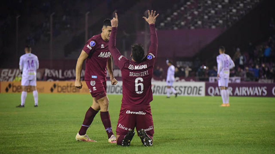 Lanús recibe a Independiente del Valle con la obligación de remontar la serie.