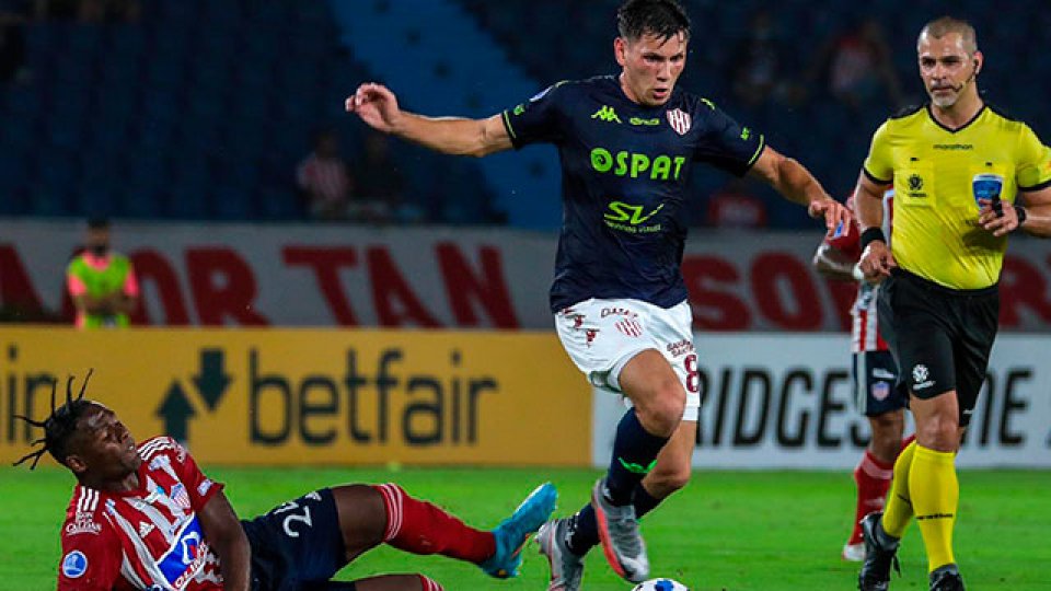 Unión goleó en Colombia y clasificó a octavos.