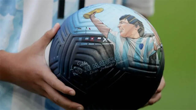 El homenaje en memoria de Diego Maradona.