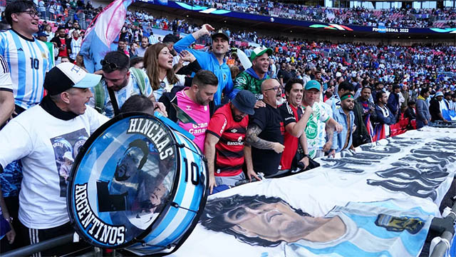 El homenaje en memoria de Diego Maradona.