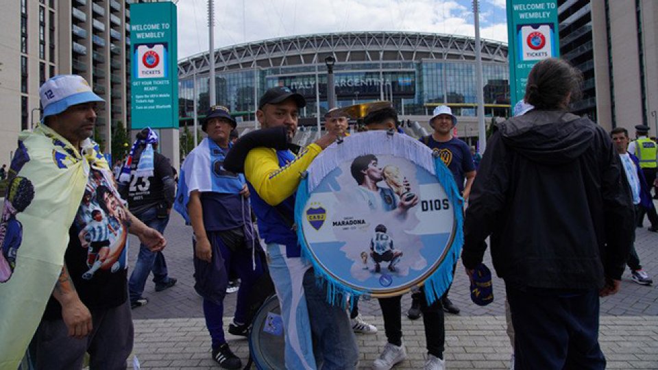 Previa con banderazo en Londres.