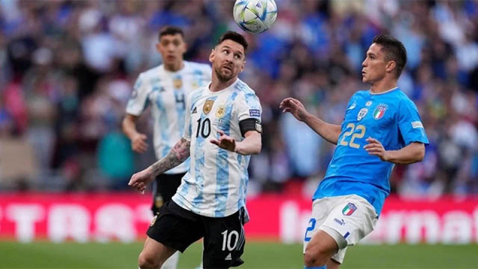 Una Argentina superlativa goleó a Italia 3 a 0 y se quedó con la Finalissima.
