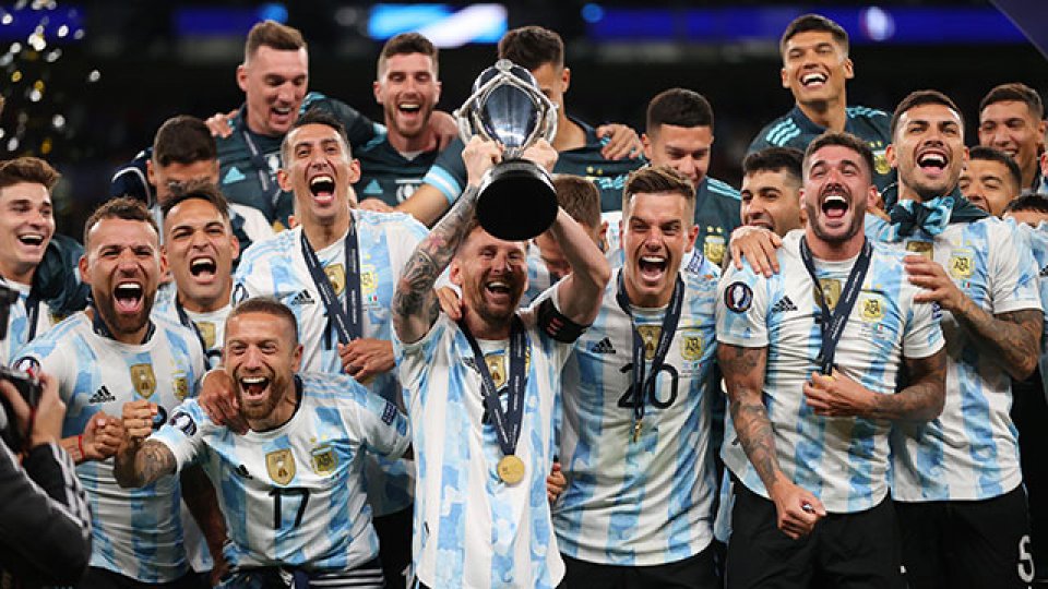 Una Argentina superlativa goleó a Italia 3 a 0 y se quedó con la Finalissima.