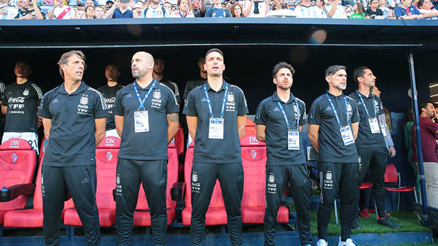 Scaloni y su cuerpo técnico en la Selección Argentina.