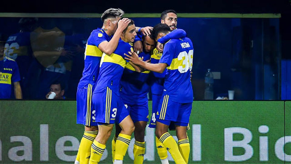 Boca venció por 2-1 a Arsenal y extendió su buena racha.