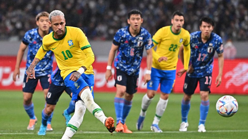 Neymar le dio el triunfo a Brasil ante Japón.