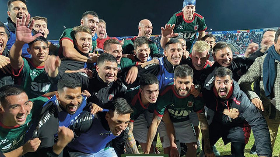 El Sojero venció 2-1 a la Academia por los 16avos de final del certamen federal.