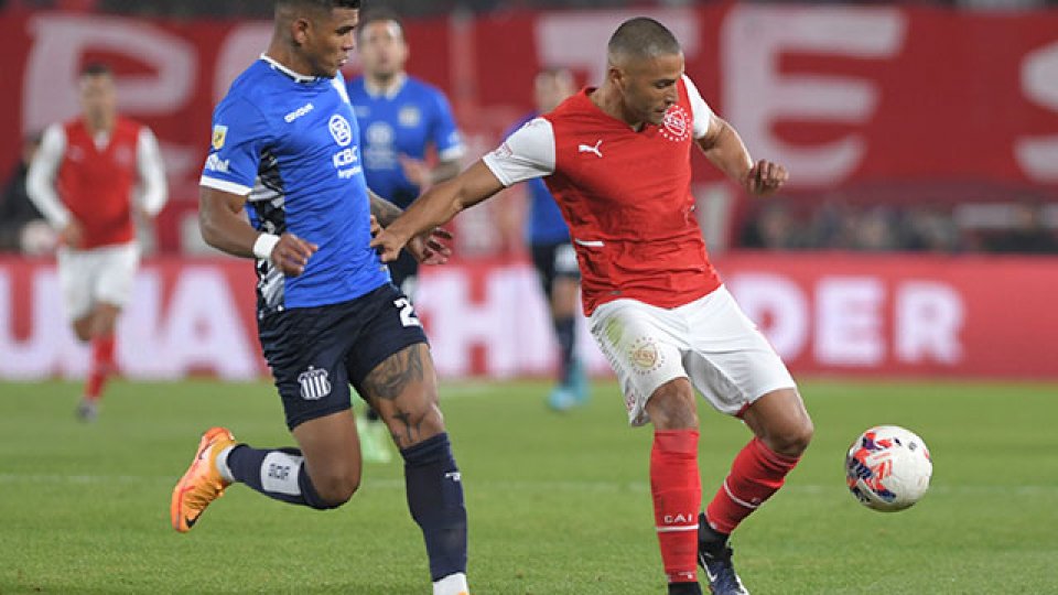 Independiente derrotó a Talleres y festejó por primera vez.