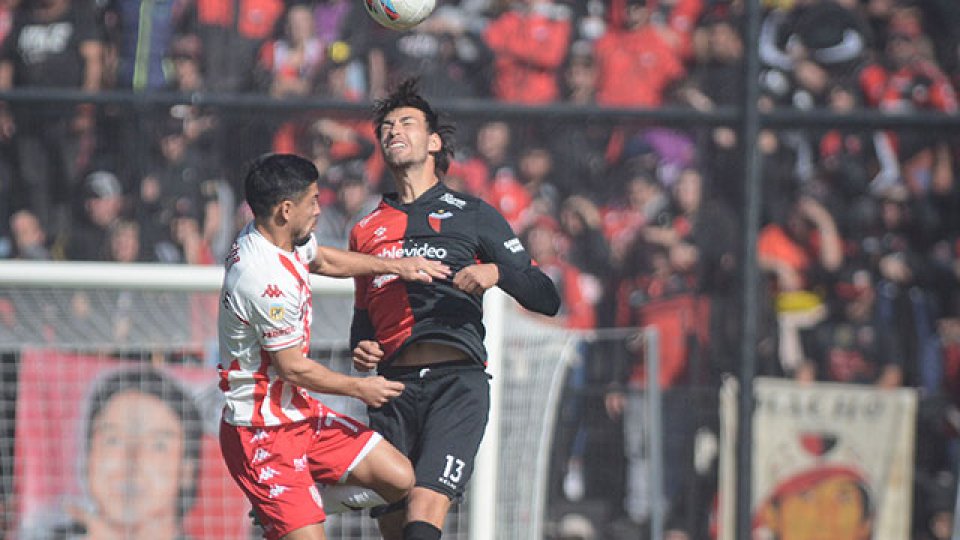 Colón y Unión empataron en un clásico para el infarto.