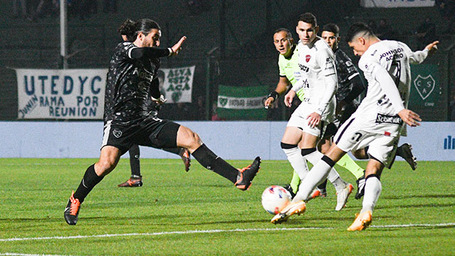 Patronato sufrió una dura derrota ante Sarmiento en Junín por la Liga Profesional - Superdeportivo.com.ar