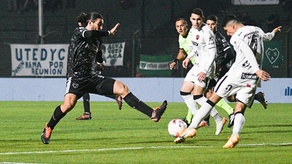 Patronato sufrió una dura derrota ante Sarmiento en Junín por la Liga  Profesional | The News Uruguay