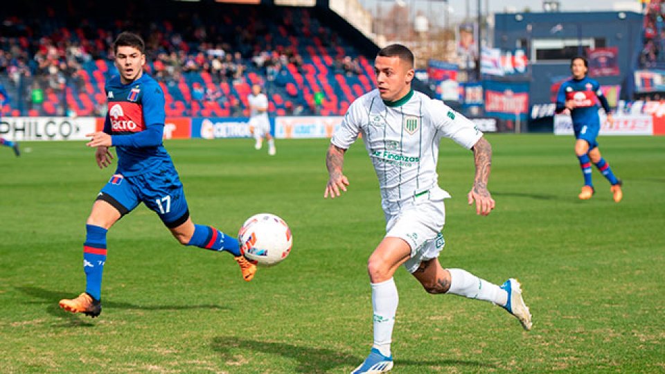 Banfield le ganó a Tigre en el arranque de la jornada del domingo.