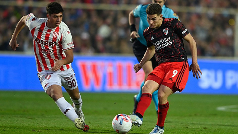 River consiguió su primera alegría con una goleada ante Unión en Santa Fe.