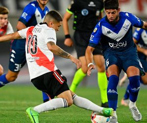 Libertadores: Con gol de penal, Vélez derrota a River 1-0 en la ida de octavos
