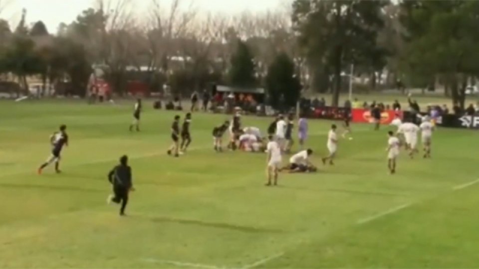 Un jugador de Rugby le salvó la vida a un rival en pleno partido.