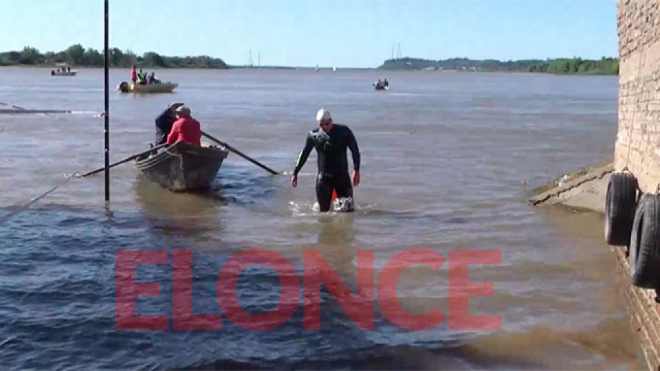 Travesía del Río Paraná: nadadores realizaron 8 km y brindaron su testimonio.