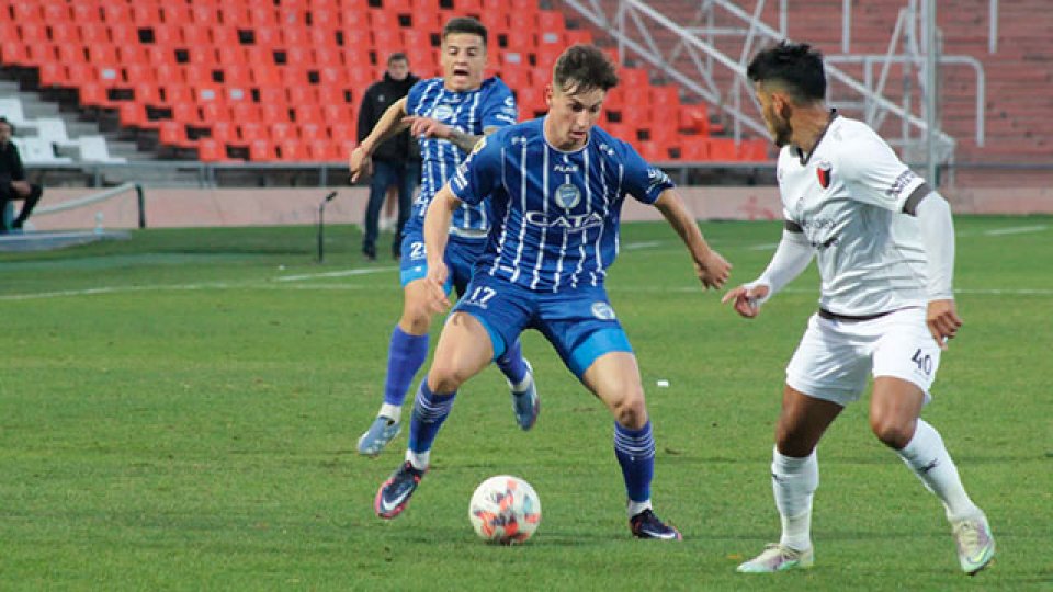 Godoy Cruz se impuso ante Cólón y sumó tres puntos claves por los promedios.