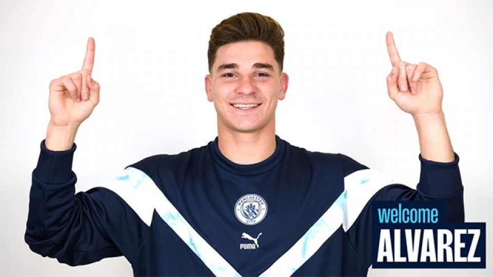 Manchester City presentó a Julián Álvarez.