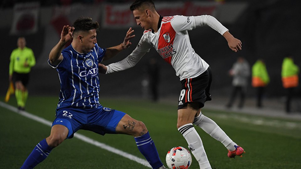 El Millonario volvió a jugar un mal partido y cayó 2 a 0.