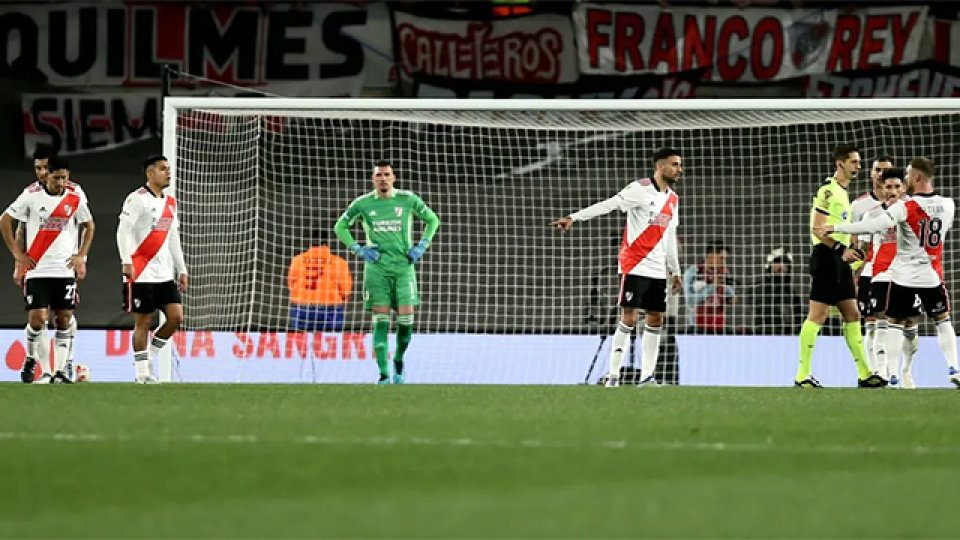 El Millonario volvió a jugar un mal partido y cayó 2 a 0.