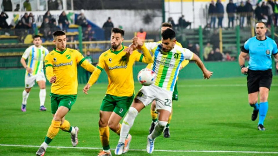 Aldosivi dejó escapar un partido increíble: Defensa se lo dio vuelta y le ganó.