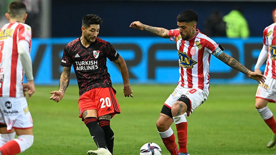 River goleó a Barracas Central y se clasificó a octavos.