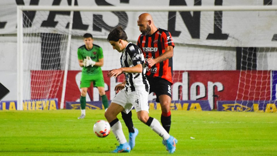 Patronato le ganó 3-1 a Central Córdoba en un duelo clave.