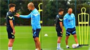 Video: Julián Álvarez junto a Pep Guardiola en una práctica de Manchester City