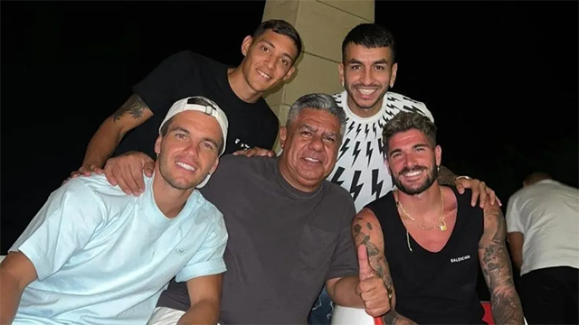 Tapia viajó para un homenaje a Maradona y se juntó con los futbolistas