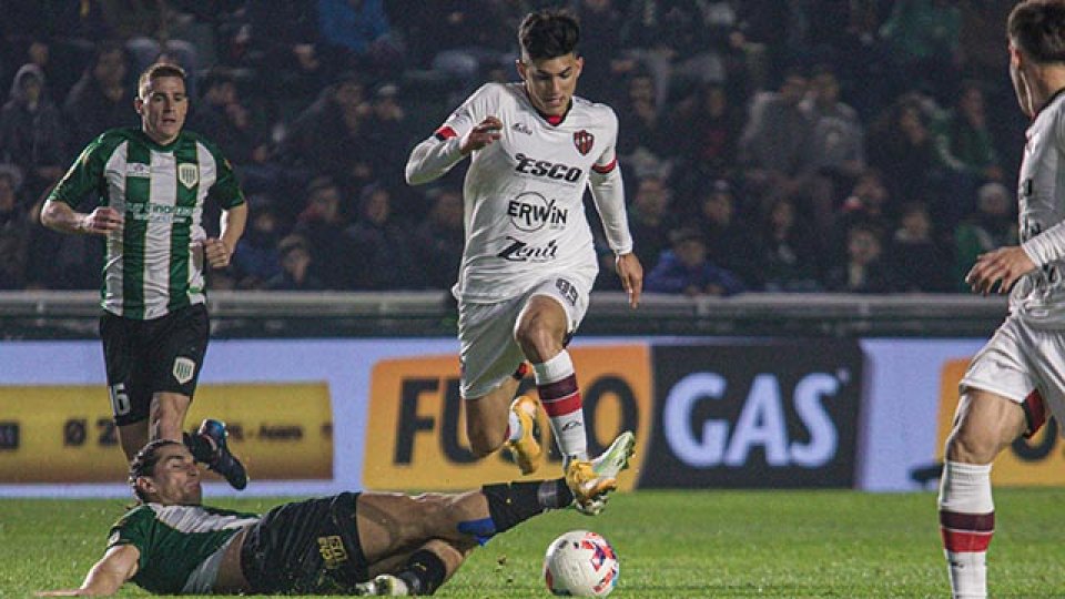 Banfield y Patronato no pudieron romper el cero y empataron por la Liga.